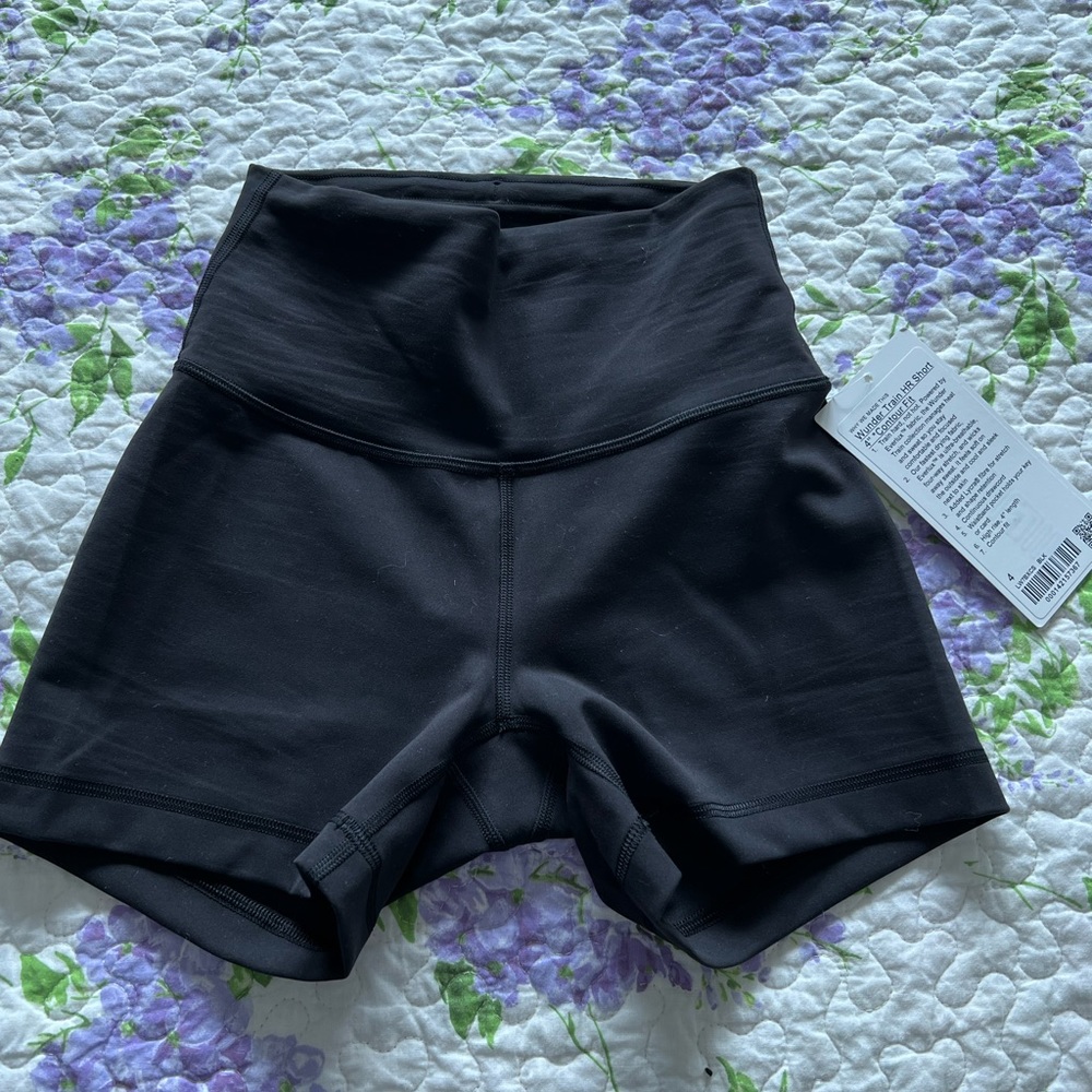 LULULEMON WUNDER TAIN SHORTS 4”